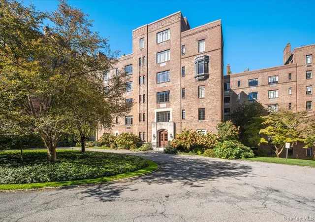 Photo 3 of Condo for sale at 100 Ardsley Ave W #4H, Greenburgh, NY 10503 | MLS# 1063588 | Listing updated on 2026-10-23