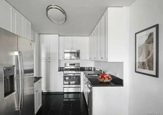 Photo 3 of House for sale at 2500 Johnson Ave #18M, New York, NY 10463 | MLS# 1063589 | Listing updated on 2026-10-29