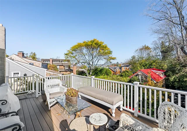 Photo 3 of House for sale at 6 Rector St, East Hampton, NY 11963 | MLS# 1063638 | Listing updated on 2026-10-30