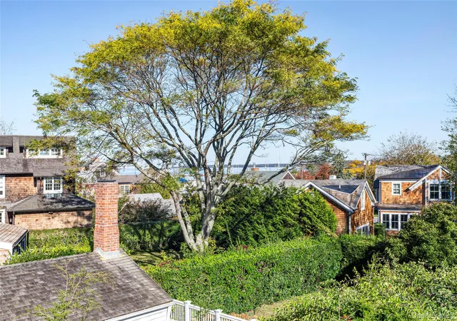 Photo 4 of House for sale at 6 Rector St, East Hampton, NY 11963 | MLS# 1063638 | Listing updated on 2026-10-30