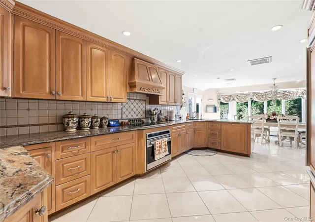 Photo 4 of Single family home for sale at 5 Major Ct, Hempstead, NY 11570 | MLS# 1063703 | Listing updated on 2026-10-28