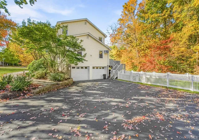Photo 3 of Single family home for sale at 2159 Pondfield Ct, Yorktown, NY 10598 | MLS# 1063770 | Listing updated on 2026-10-22