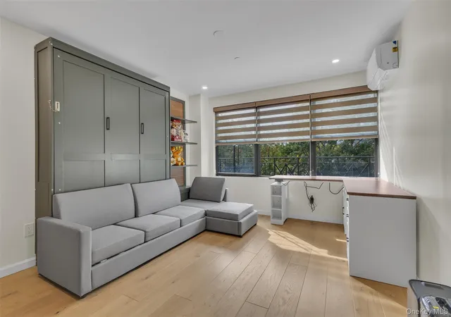 Photo 3 of Condo for sale at 7119 162nd Street #4E, Fresh Meadows, NY 11365 | MLS# 1063797 | Listing updated on 2026-10-22
