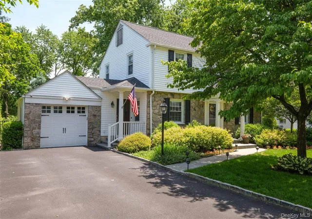 Photo 2 of Single family home for sale at 130 Siwanoy Blvd, Eastchester, NY 10709 | MLS# 1063845 | Listing updated on 2026-10-28