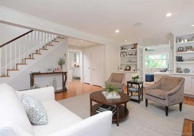 Photo 3 of Single family home for sale at 130 Siwanoy Blvd, Eastchester, NY 10709 | MLS# 1063845 | Listing updated on 2026-10-28