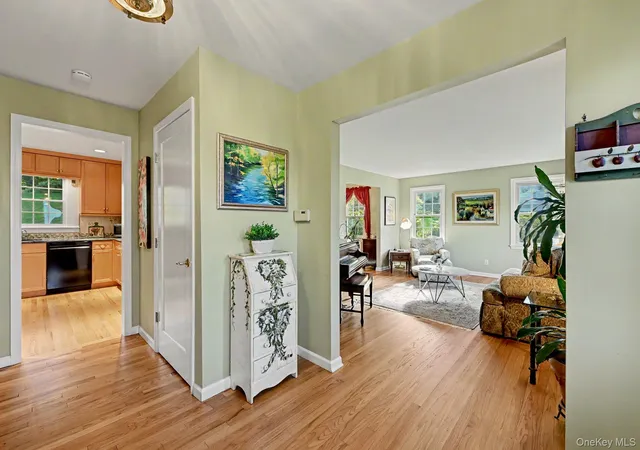 Photo 4 of Single family home for sale at 167 Holbrook Ln, Ossining, NY 10510 | MLS# 1063847 | Listing updated on 2026-10-23