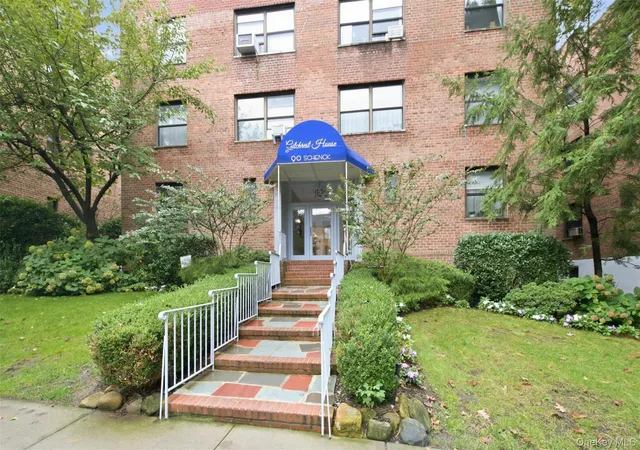 Listing Photo 1 - Condo for sale in building located at 90 Schenck, Great Neck, NY 11590 - Unit #3M
