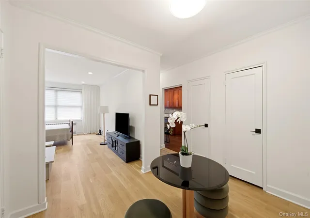 Listing Photo 4 - Condo for sale in building located at 90 Schenck, Great Neck, NY 11590 - Unit #3M