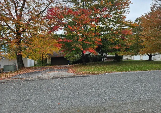 Photo 1 of Single family home for sale at 61 Maureen Dr, Middletown, NY 10940 | MLS# 1063882 | Listing updated on 2026-10-21