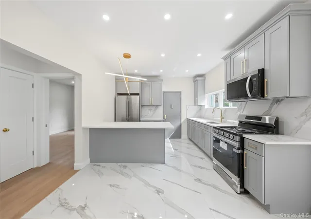 Photo 3 of Multi family home for sale at 525 S 11th Avenue #3, Mount Vernon, NY 10550 | MLS# 1063899 | Listing updated on 2026-10-21