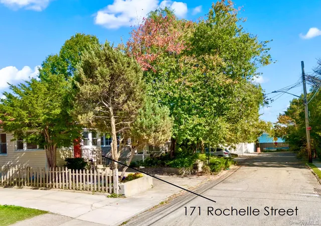 Photo 1 of Single family home for sale at 171 Rochelle St, New York, NY 10464 | MLS# 1063910 | Listing updated on 2026-10-26