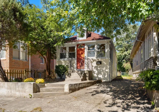 Photo 3 of Single family home for sale at 171 Rochelle St, New York, NY 10464 | MLS# 1063910 | Listing updated on 2026-10-26