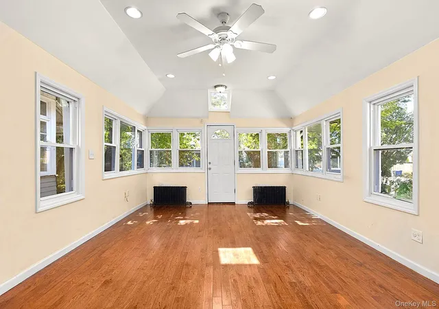 Photo 4 of Single family home for sale at 171 Rochelle St, New York, NY 10464 | MLS# 1063910 | Listing updated on 2026-10-26