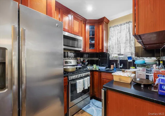 Photo 3 of House for sale at 547 S 11th Avenue, Mount Vernon, NY 10550 | MLS# 1063919 | Listing updated on 2026-10-27