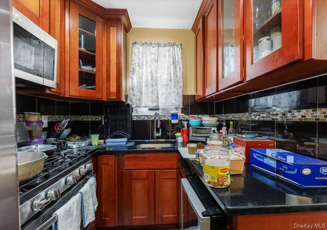Photo 4 of House for sale at 547 S 11th Avenue, Mount Vernon, NY 10550 | MLS# 1063919 | Listing updated on 2026-10-27