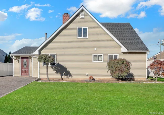 Photo 3 of Single family home for sale at 24 Wheelbarrow Ln, Hempstead, NY 11793 | MLS# 1063956 | Listing updated on 2026-10-28