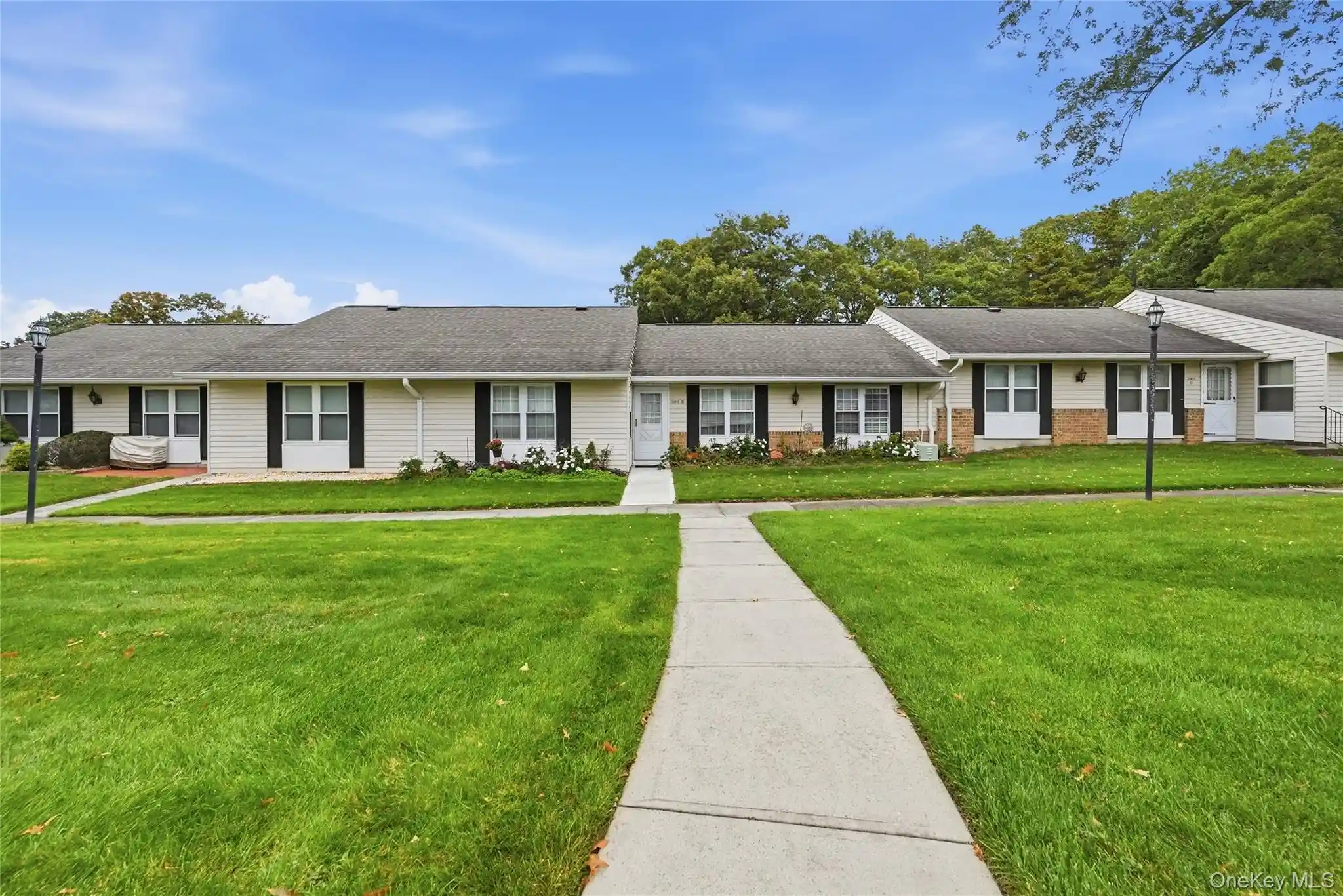 Listing Photo 2 - Condo for sale in 379C Woodbridge Dr located at 379C Woodbridge Dr, Brookhaven, NY 11719 - Unit 379c Woodbridge Dr