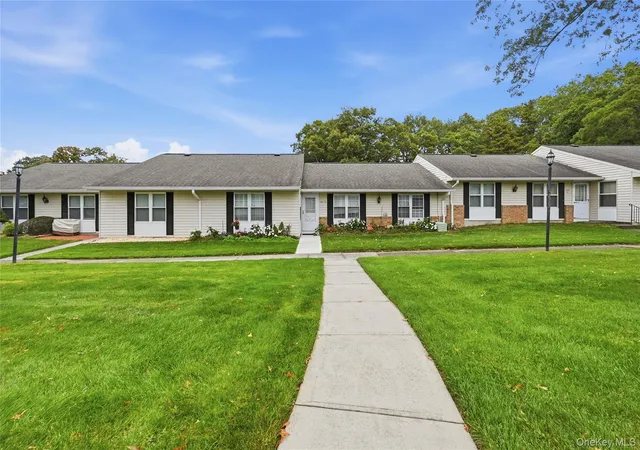 Listing Photo 2 - Condo for sale in building located at 379C Woodbridge Dr, Brookhaven, NY 11719 - Unit #C
