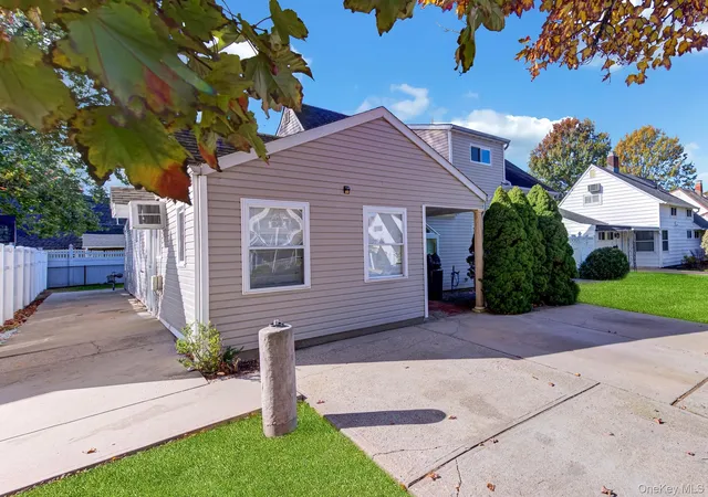 Photo 2 of Single family home for sale at 69 Wheelbarrow Ln, Hempstead, NY 11793 | MLS# 1063966 | Listing updated on 2026-10-27