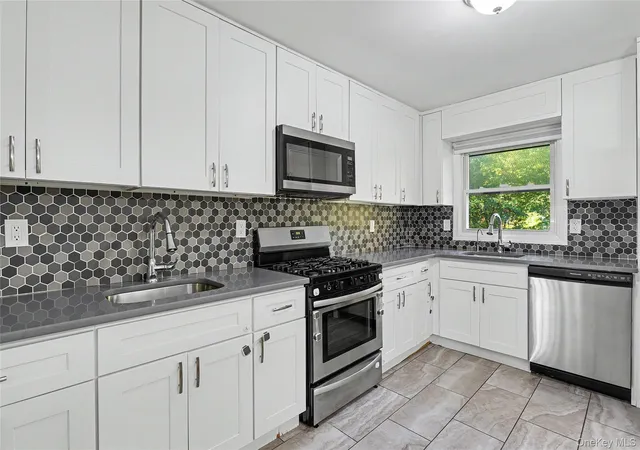 Photo 3 of Single family home for sale at 4 Earl Ct, Ramapo, NY 10952 | MLS# 1063985 | Listing updated on 2026-10-19