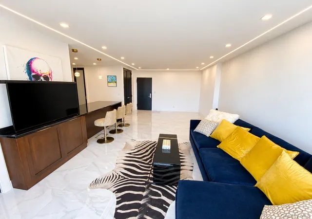 Listing Photo 4 - Condo for sale in building located at 27110 Grand Central Pkwy, New York, NY 11550 - Unit #33R