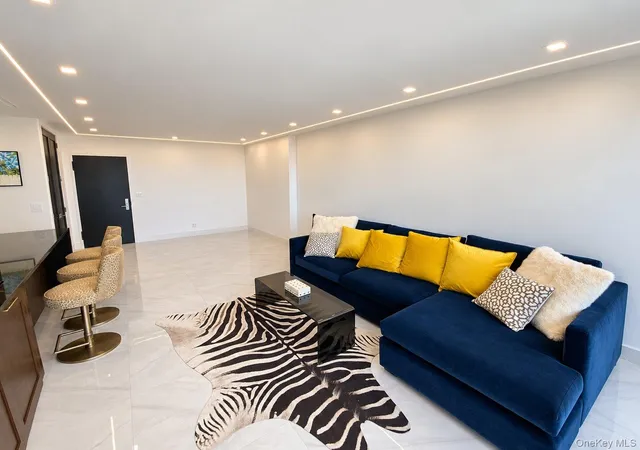 Listing Photo 5 - Condo for sale in building located at 27110 Grand Central Pkwy, New York, NY 11550 - Unit #33R