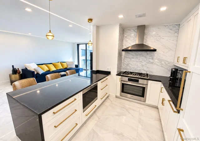 Listing Photo 1 - Condo for sale in building located at 27110 Grand Central Pkwy, New York, NY 11550 - Unit #33R