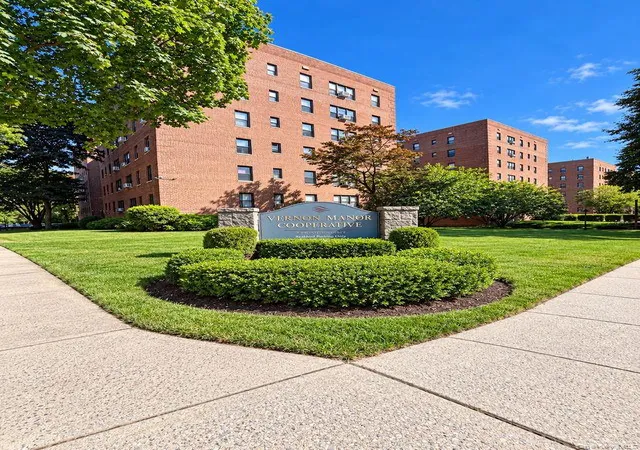 Photo 2 of Condo for sale at 2 Fisher Dr #501, Mount Vernon, NY 10552 | MLS# 1064083 | Listing updated on 2026-10-21