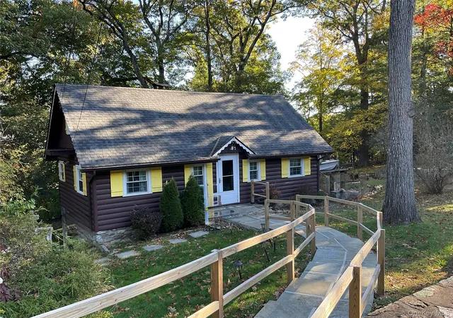 Photo 1 of Single family home for sale at 32 Crest Dr, Carmel, NY 10541 | MLS# 1064108 | Listing updated on 2026-10-20