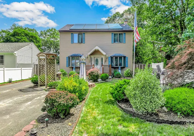 Photo 2 of Single family home for sale at 17 Victory Ave, Brookhaven, NY 11967 | MLS# 1064115 | Listing updated on 2026-10-25