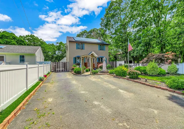 Photo 3 of Single family home for sale at 17 Victory Ave, Brookhaven, NY 11967 | MLS# 1064115 | Listing updated on 2026-10-25