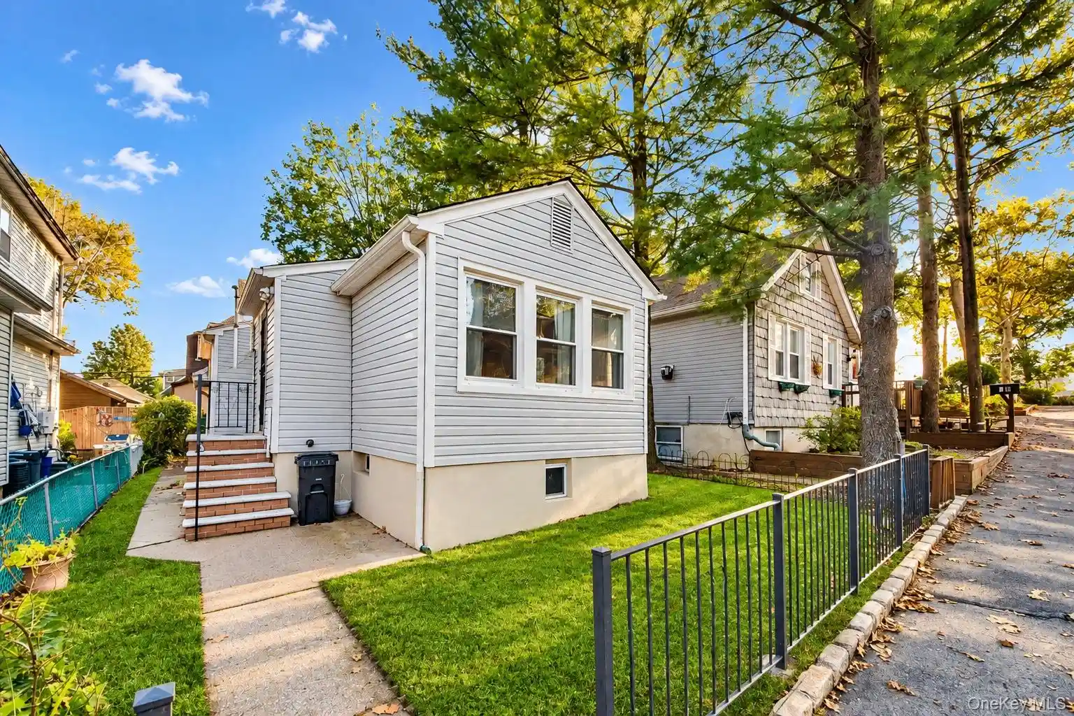 Listing Photo 1 - Condo for sale in 71 Balsam Pl located at 71 Balsam Pl, New York, NY 10465 - Unit #71