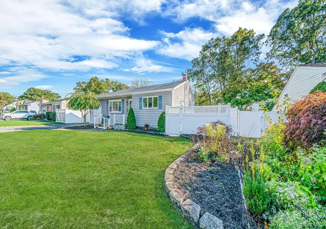Photo 1 of Single family home for sale at 20 44th Street, Islip, NY 11751 | MLS# 1064145 | Listing updated on 2026-10-24
