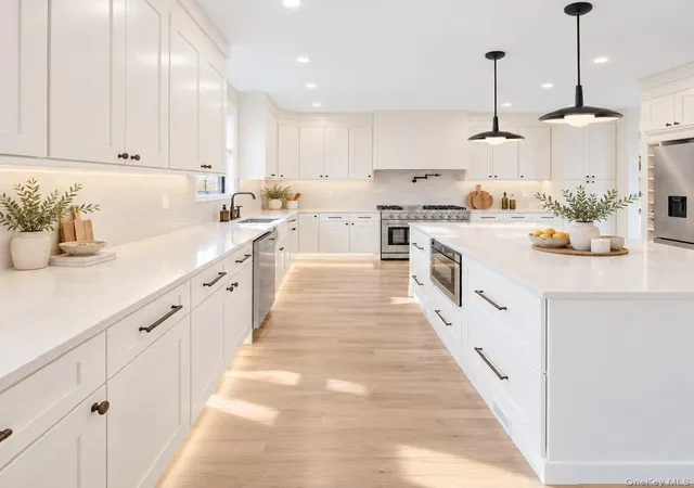 Photo 4 of Single family home for sale at 152 Kinsella Ave, Oyster Bay, NY 11762 | MLS# 1064146 | Listing updated on 2026-10-22