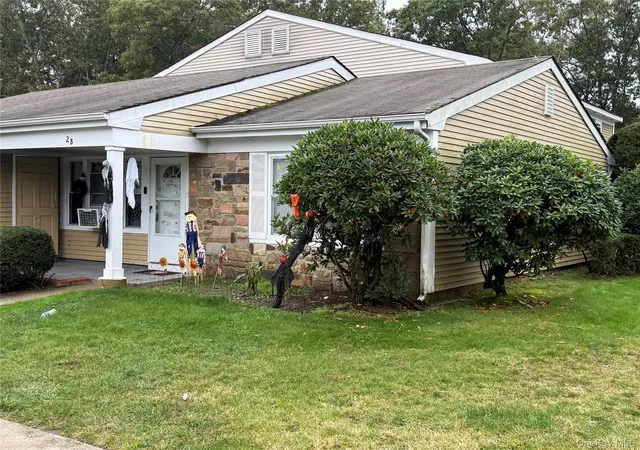 Photo 4 of Condo for sale at 2 Ticonderoga Ct, Brookhaven, NY 11961 | MLS# 1064149 | Listing updated on 2026-10-20