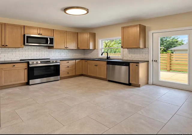 Photo 4 of Single family home for sale at 65 Maple St, Montgomery, NY 12586 | MLS# 1064154 | Listing updated on 2026-10-21