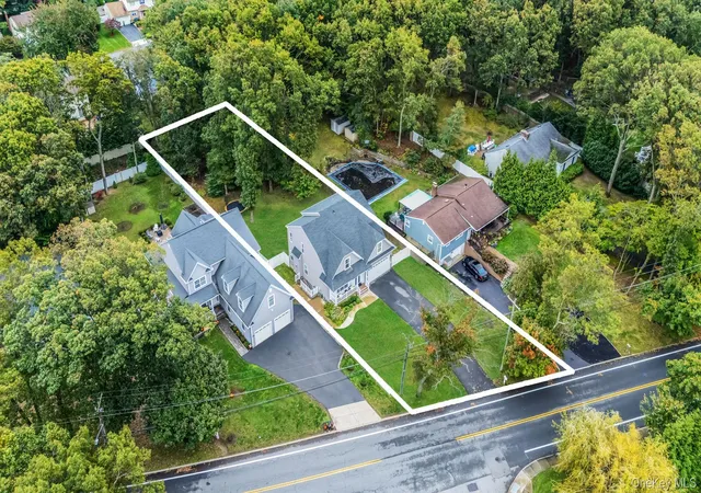 Photo 4 of Single family home for sale at 205 Kohr Rd, Smithtown, NY 11754 | MLS# 1064178 | Listing updated on 2026-10-28