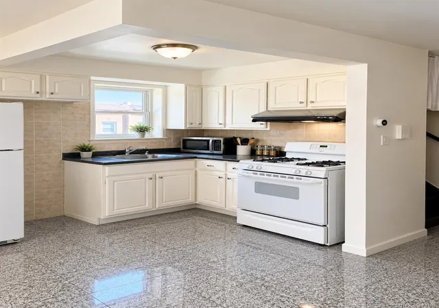 Photo 3 of House for sale at 4177 Summit, New York, NY 11355 | MLS# 1064181 | Listing updated on 2026-10-20