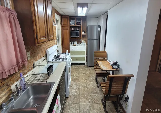 Photo 4 of Single family home for sale at 5 Ora St, New Windsor, NY 12553 | MLS# 1064205 | Listing updated on 2026-10-29