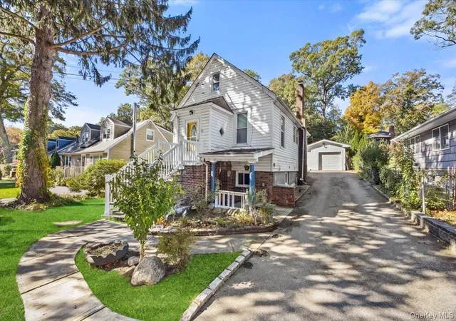 Photo 1 of Single family home for sale at 213 Melville Rd, Huntington, NY 11746 | MLS# 1064210 | Listing updated on 2026-10-29