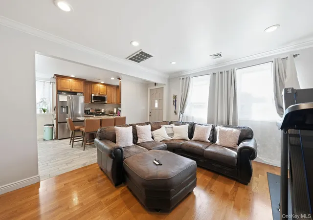 Photo 4 of Single family home for sale at 5035 192nd Street, New York, NY 11365 | MLS# 1064211 | Listing updated on 2026-10-27