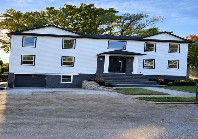 Single family home for sale at 11 Delaware Ave, Oyster Bay, NY 11753 | MLS# 1064217