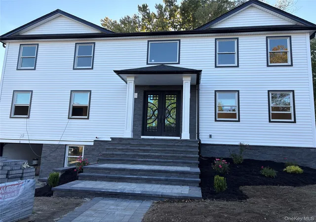 Photo 1 of Single family home for sale at 11 Delaware Ave, Oyster Bay, NY 11753 | MLS# 1064217 | Listing updated on 2026-10-23