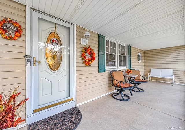 Photo 4 of Single family home for sale at 246 Lake Ave S, Smithtown, NY 11767 | MLS# 1064265 | Listing updated on 2026-10-24
