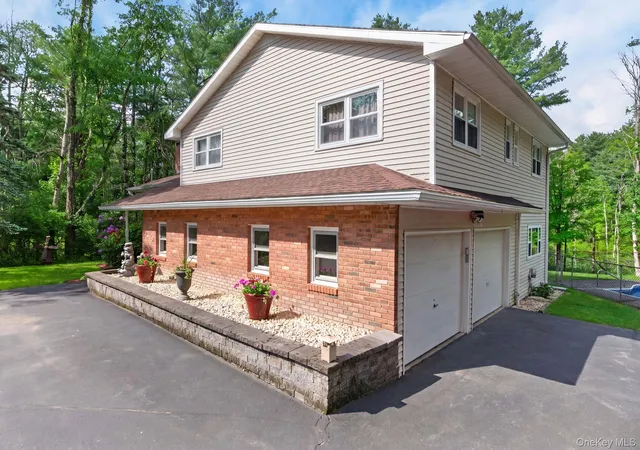 Photo 3 of Single family home for sale at 825 County Route 26, Coxsackie, NY 12042 | MLS# 1064269 | Listing updated on 2026-10-20