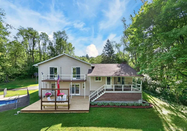 Photo 3 of Single family home for sale at 825 County Route 26, Coxsackie, NY 12042 | MLS# 1064269 | Listing updated on 2026-10-20