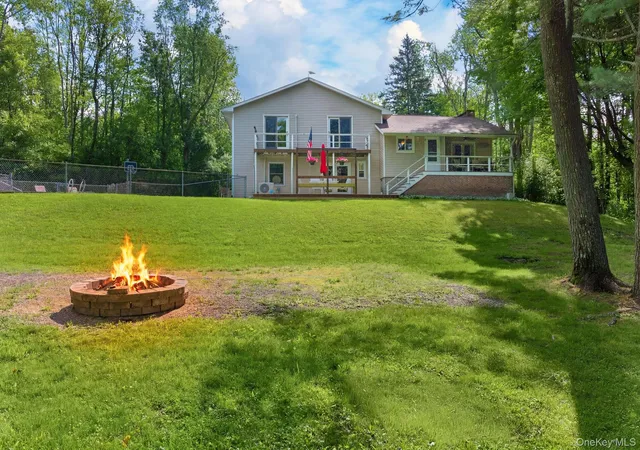 Photo 4 of Single family home for sale at 825 County Route 26, Coxsackie, NY 12042 | MLS# 1064269 | Listing updated on 2026-10-20