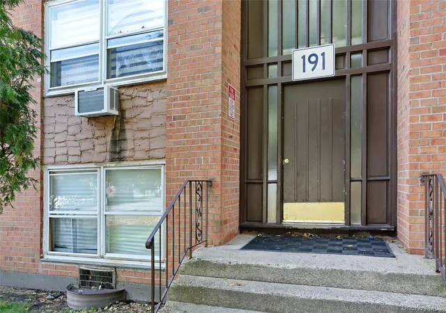 Photo 3 of Condo for sale at 191 Kearsing Pkwy #E, Ramapo, NY 10952 | MLS# 1064282 | Listing updated on 2026-10-21
