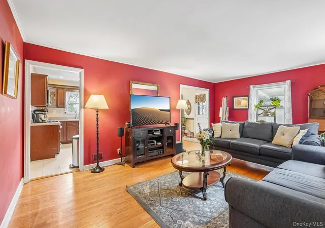 Photo 2 of Single family home for sale at 35 Holbrook Ave, Yonkers, NY 10710 | MLS# 1064378 | Listing updated on 2026-10-20
