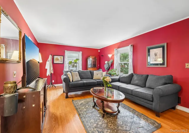 Photo 3 of Single family home for sale at 35 Holbrook Ave, Yonkers, NY 10710 | MLS# 1064378 | Listing updated on 2026-10-20